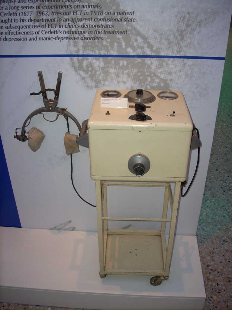 Cerletti's First Elettroshock Apparatus, Museo Storia della Medicina, Rome - 1.JPG